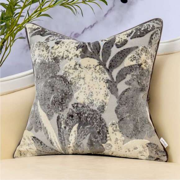 New Yangest Grey Monstera Leaf Velvet Throw PillowVintage Textured Cushion Case - Picture 1 of 7